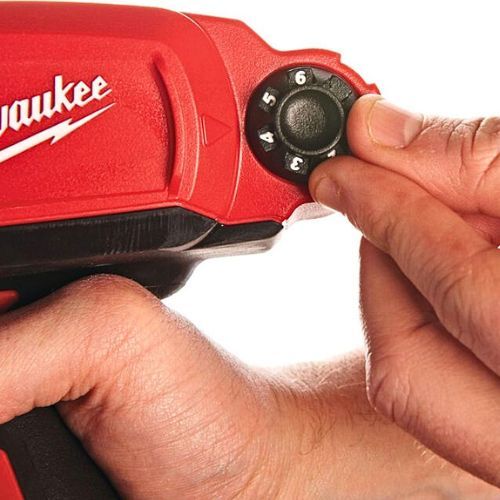 MILWAUKEE M12PCG PIŠTOLJ ZA SILIKON