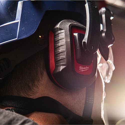 MILWAUKEE SLUŠALICE