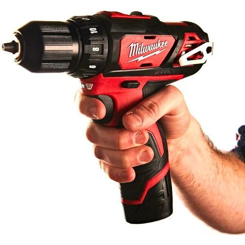 MILWAUKEE M12BDD-202C AKU BUŠILICA 12V/2X2.0AH