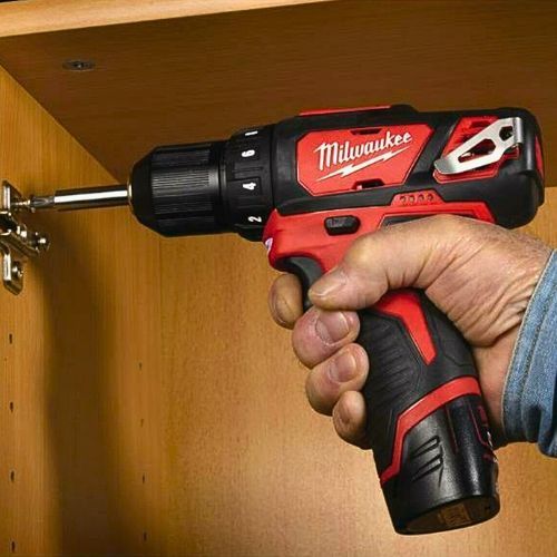 MILWAUKEE M12BDD-202C AKU BUŠILICA 12V/2X2.0AH