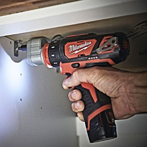 MILWAUKEE M12BDDXKIT-202C AKU BUŠILICA 12V/2X2.0AH MULTI
