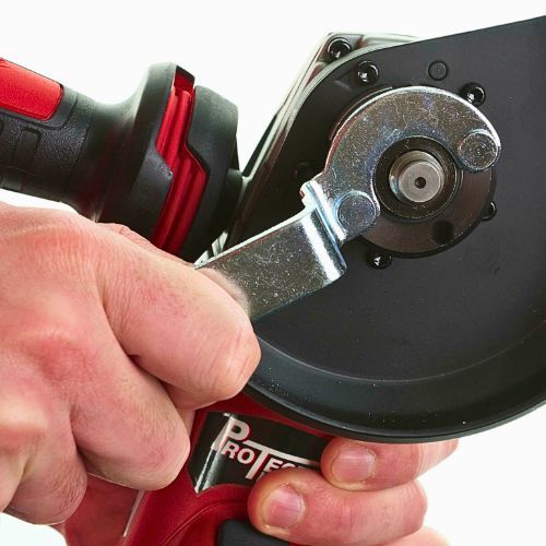 MILWAUKEE AGV12-125X BRUSILICA KUTNA