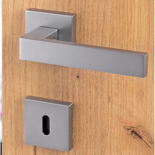 KVAKA QUADRO KROM MAT ROZETA KLJUČ