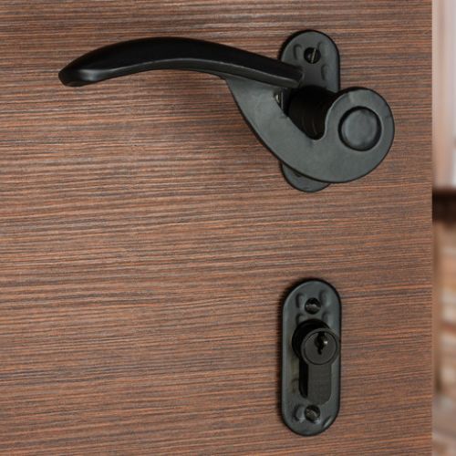 KVAKA KUGLA KOVANA RIONA OVALNA ROZETA CILINDAR CRNA LIJEVA