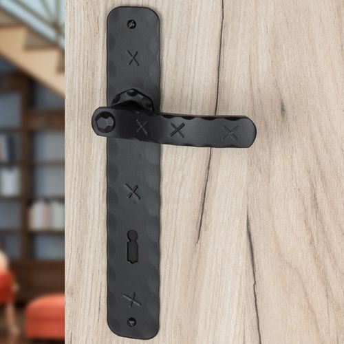 KVAKA KOVANA AVALON ŠTIT KLJUČ CRNA