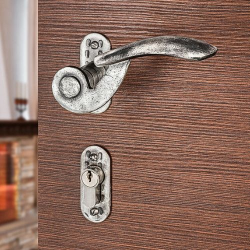 KVAKA KOVANA RIONA OVALNA ROZETA CILINDAR SREBRNA