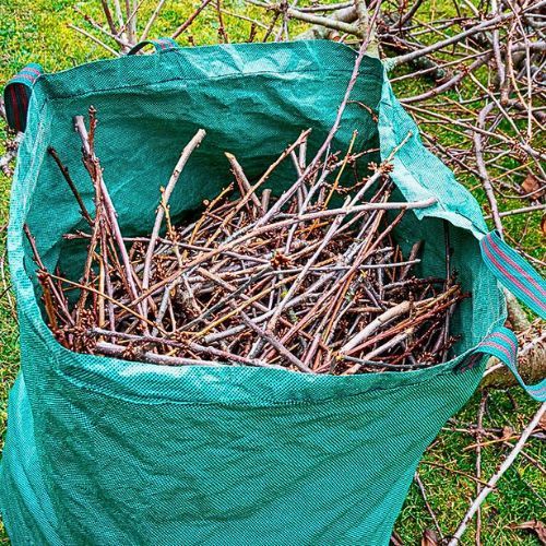 VREĆA VRTNA S RUČKAMA 272L
