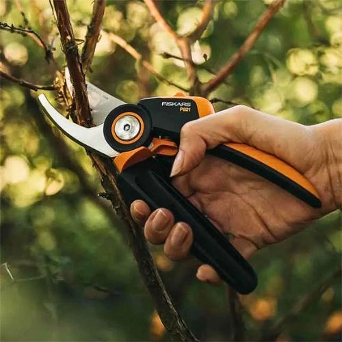 FISKARS ŠKARE VRTNE MIMOILAZNE  P921 1057173
