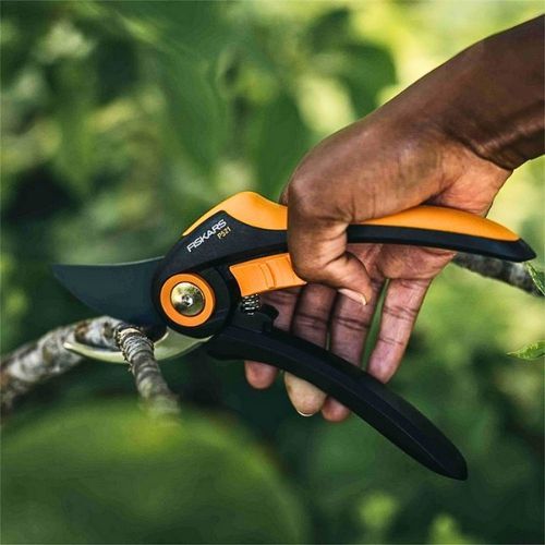 FISKARS ŠKARE VRTNE MIMOILAZNE PLUS P521 1057197