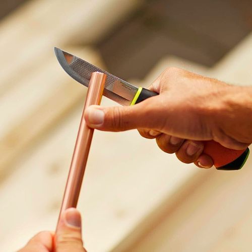 FISKARS NOŽ UNIVERZALNI S OŠTRILICOM 1023618