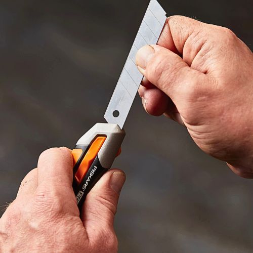 FISKARS SKALPEL CARBON MAX 18MM 1027227