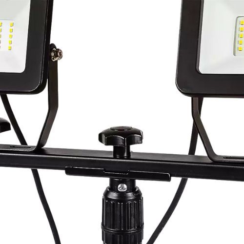 NEO REFLEKTOR NA STALKU 2X50W