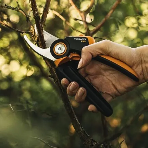 FISKARS ŠKARE VRTNE MIMOILAZNE PLUS P721 1057170